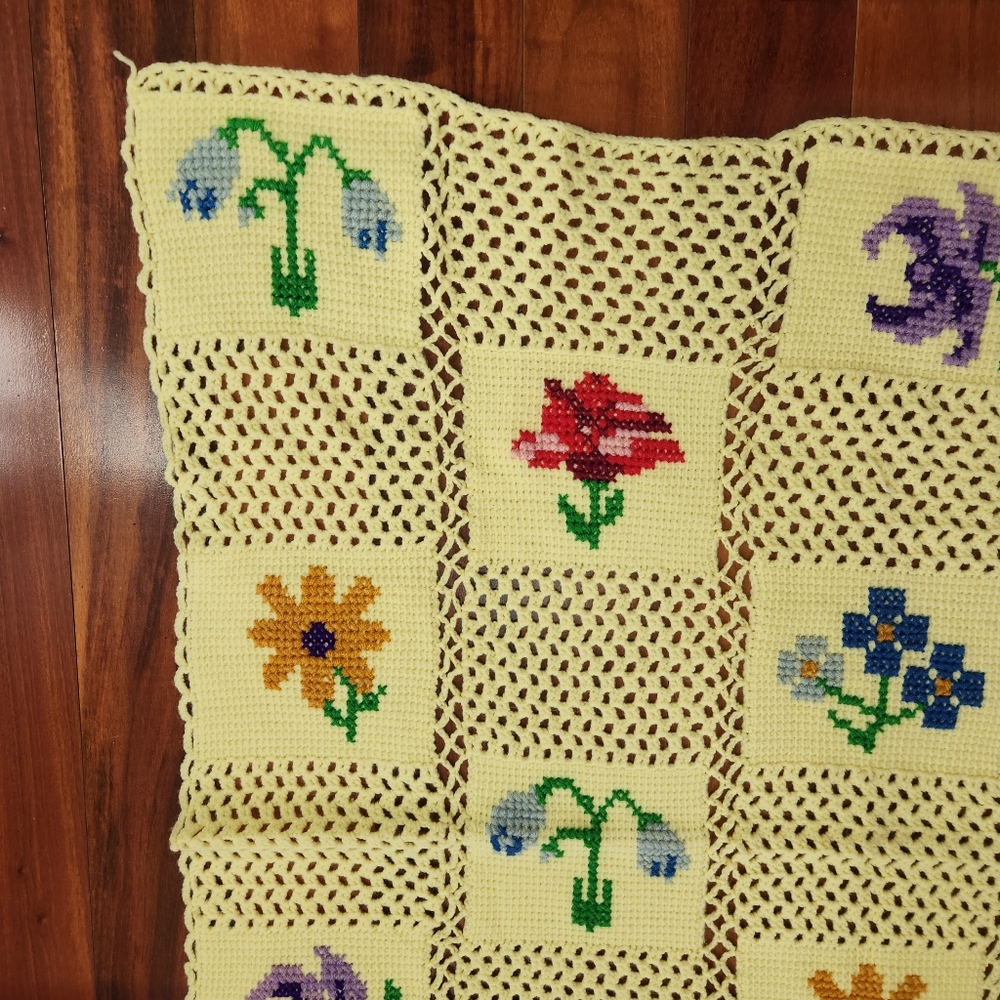 Vintage Crochet Afghan Flower Garden Sofa Spring Throw Blanket - Picture 2 of 9